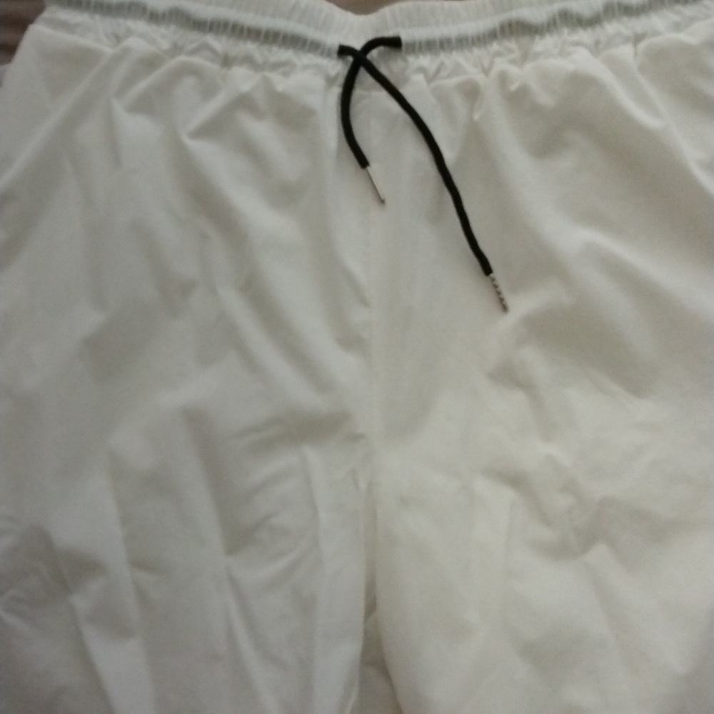 Shorts - Picture 2 of 4